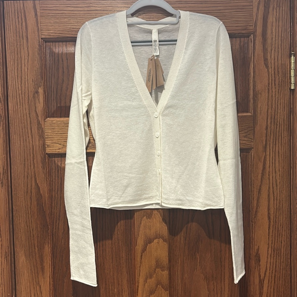 SKIMS- Sheer Cashmere Cardigan in Egret Super Soft Button up New
Size-Large - Picture 5 of 12